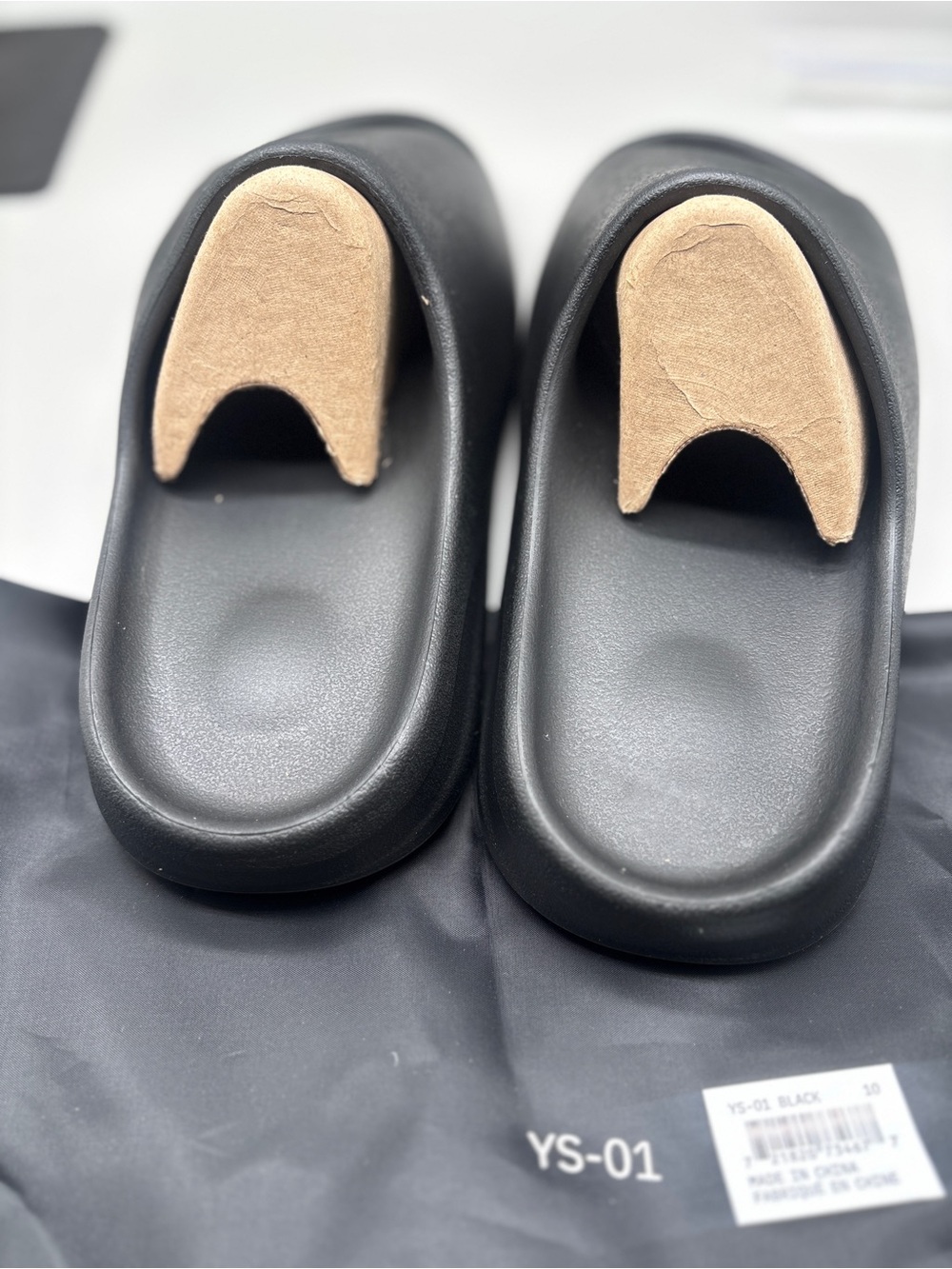 Yeezy YZY YS-01 Black Foam Slides Men’s Size 10 New With Dust Bag